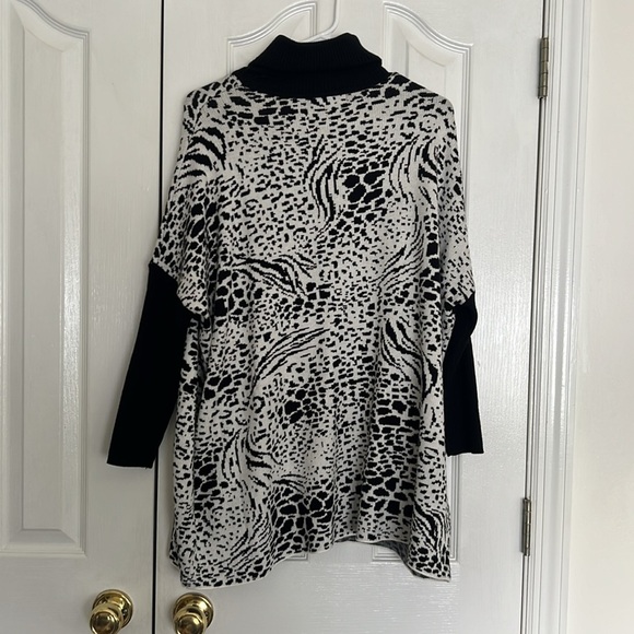 NWT Tint & Shadow Womens S/M Animal Print Sweater - Picture 4 of 6